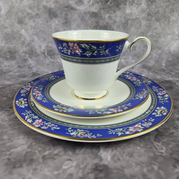 Vintage Royal Doulton Austin English Fine Bone China 2 Each Cups Saucers Plates - Picture 2 of 16